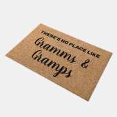 パーソナライズされたGramms & Gramps祖父母へようこそ ドアマット (アングル)