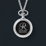 パーソナライズされたGroomsman's Name and Monogram 腕時計<br><div class="desc">白黒エレガントフォントパーソナライズされたスタイルのスタイルとクラシックセリフのフォントのタイトルと名前と白のスクリプトでモノグラムを特集したギフト。また、花婿介添人、花嫁の父、花嫁のメイド、メイド・オブ・オーナー（花嫁付き添い人）、花女、花嫁の母などのために最適。</div>