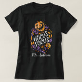 'パーソナライズされたHocus Focus'先生ハロウィン Tシャツ (デザイン正面)