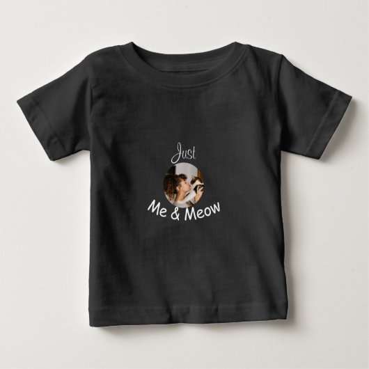 「パーソナライズされたJust Me and Meow」写真テンプレート- ベビーTシャツ (正面)