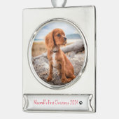 パーソナライズされたPhoto Dogs初めてのクリスマス2024 シルバープレートバナーオーナメント (左)