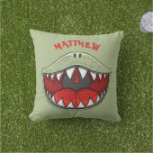 パーソナライズされたTレックス恐竜の口の緑の子供の名前 アウトドアクッション (芝生)