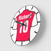パーソナライズするサッカーファンシャツ。 ラウンド壁時計 (傾斜)