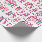 パーソナライズそれは女の子のマゼンタの花のフォントです ラッピングペーパー (角)