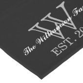 パーソナライズでカスタムなモノグラムのテーブルのランナー ロングテーブルランナー (コーナー)