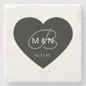 パーソナライズでモノグラムので黒いハートの結婚式の引き出物 ストーンコースター (正面)