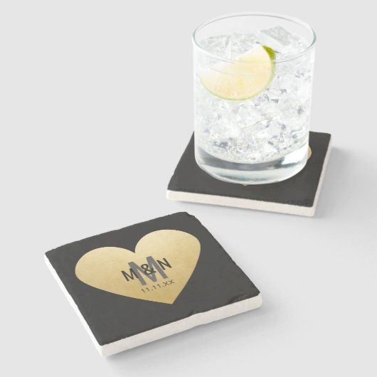 パーソナライズでモノグラムのな金ゴールドのハートの結婚式の引き出物 ストーンコースター (横)