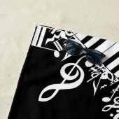 パーソナライズで乱雑な音符およびピアノ鍵 ビーチタオル (インサイチュ)