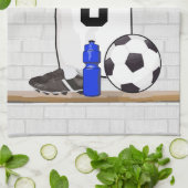 パーソナライズで白く黒いフットボールのサッカージャージー キッチンタオル (折り畳み)