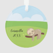 パーソナライズで眠い怠惰に名前及び年を加えて下さい オーナメント (裏面)