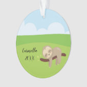 パーソナライズで眠い怠惰に名前及び年を加えて下さい オーナメント (正面)