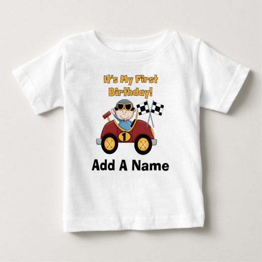 パーソナライズで赤いレースカーの第1誕生日のTシャツ ベビーTシャツ (正面)