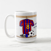 パーソナライズで赤くおよび青のフットボールのサッカージャージー コーヒーマグカップ (左)