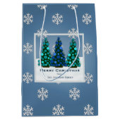 パーソナライズで青いクリスマスツリーのギフトバッグ ミディアムペーパーバッグ (正面)