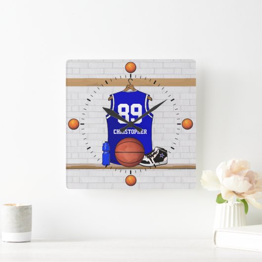 パーソナライズで青および白いバスケットボールジャージー スクエア壁時計 (ホーム)