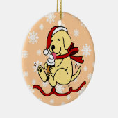 パーソナライズで黄色いラブラドールの漫画のクリスマス セラミックオーナメント (右)