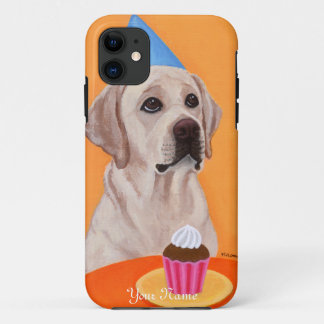 パーソナライズで黄色いラブラドールの誕生日のカップケーキ iPhone 11 ケース