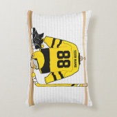 パーソナライズで黄色および黒いアイスホッケージャージー アクセントクッション (正面(垂直))