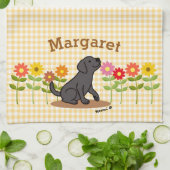 パーソナライズで黒いラブラドールおよび多くの花 キッチンタオル (折り畳み)