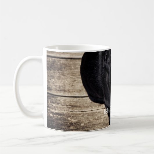 パーソナライズで黒い実験室犬の写真および犬の名前 コーヒーマグカップ (左)