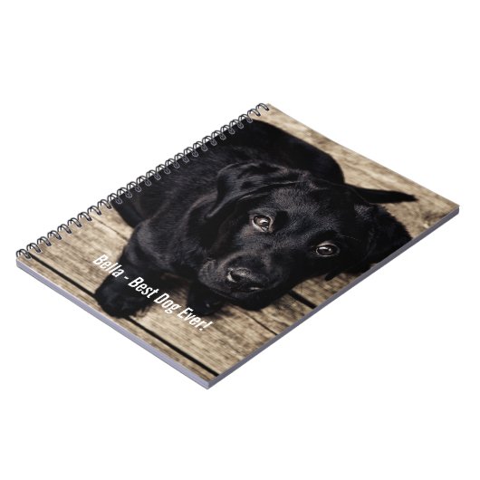 パーソナライズで黒い実験室犬の写真および犬の名前 ノートブック (左側)