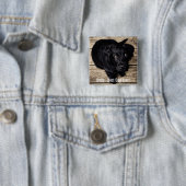 パーソナライズで黒い実験室犬の写真および犬の名前 缶バッジ (インサイチュ)