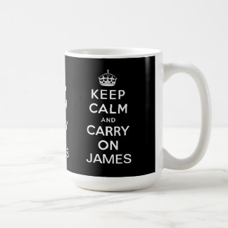 パーソナライズで黒いKeep Calm and Carry On コーヒーマグカップ