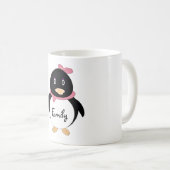 パーソナライズなかわいい女の赤ちゃんの漫画のペンギン コーヒーマグカップ (正面右)