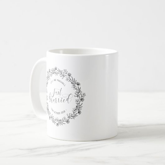 パーソナライズなたった今結婚しましたの花柄|のマグ コーヒーマグカップ (正面左)