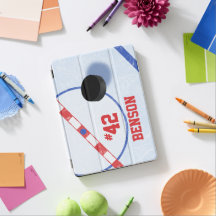 パーソナライズなアイスホッケープレーヤーの中心の氷及びパック