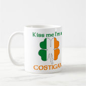 パーソナライズなアイルランド語は私によってがCostiganである私に接吻します コーヒーマグカップ (左)