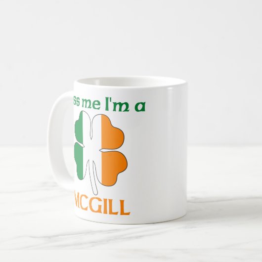 パーソナライズなアイルランド語は私によってがMcgillである私に接吻します コーヒーマグカップ (正面左)