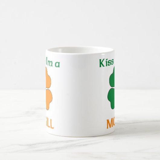 パーソナライズなアイルランド語は私によってがMcgillである私に接吻します コーヒーマグカップ (中央)
