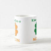 パーソナライズなアイルランド語は私によってがNortonである私に接吻します コーヒーマグカップ (中央)