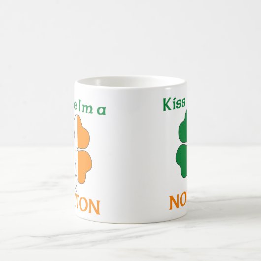 パーソナライズなアイルランド語は私によってがNortonである私に接吻します コーヒーマグカップ (中央)