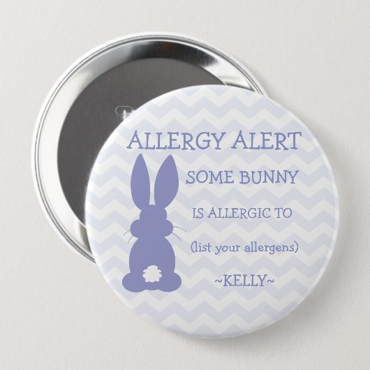 パーソナライズなイースターのウサギの食物アレルギー警報 缶バッジ (正面&裏面)