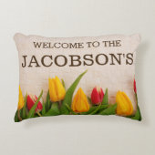 パーソナライズなエレガントでガーリーでシックな花の姓 アクセントクッション (正面)