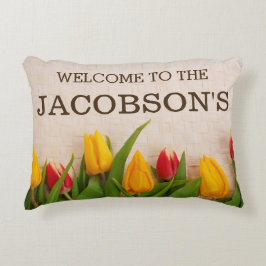 パーソナライズなエレガントでガーリーでシックな花の姓 アクセントクッション