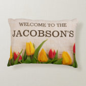 パーソナライズなエレガントでガーリーでシックな花の姓 アクセントクッション (裏面)