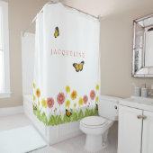 パーソナライズなガーベラのデイジーのマダラチョウの女の子 シャワーカーテン (インサイチュ)