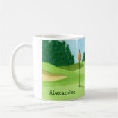 パーソナライズなゴルフコースの緑のイラストレーション コーヒーマグカップ (左)