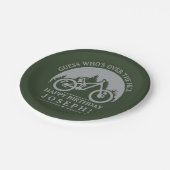 パーソナライズなサイクリングのサイクリストのハッピーバースデー ペーパープレート (アングル)