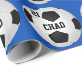 パーソナライズなサッカーの包装紙あなたのテキストカラー ラッピングペーパー (ロールコーナー)