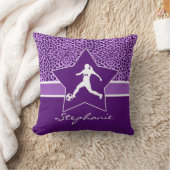 パーソナライズなサッカーの紫色のチータのプリント クッション (ブランケット)