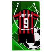 パーソナライズなサッカージャージーの赤くおよび黒いストライプ スモールペーパーバッグ (裏面)