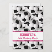 パーソナライズなサッカーボールパターンv3ピンクの誕生日 招待状 (正面)