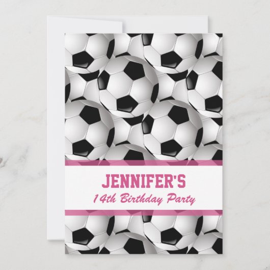 パーソナライズなサッカーボールパターンv3ピンクの誕生日 招待状 (正面)