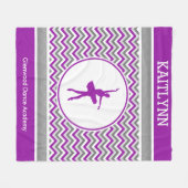 パーソナライズなシェブロンの紫色のダンサー フリースブランケット (正面(横))