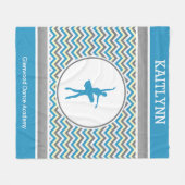 パーソナライズなシェブロンの青いダンサー フリースブランケット (正面(横))