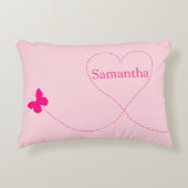 パーソナライズなショッキングピンクの蝶 アクセントクッション (正面)